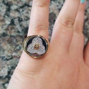 Henri Bendel Ring